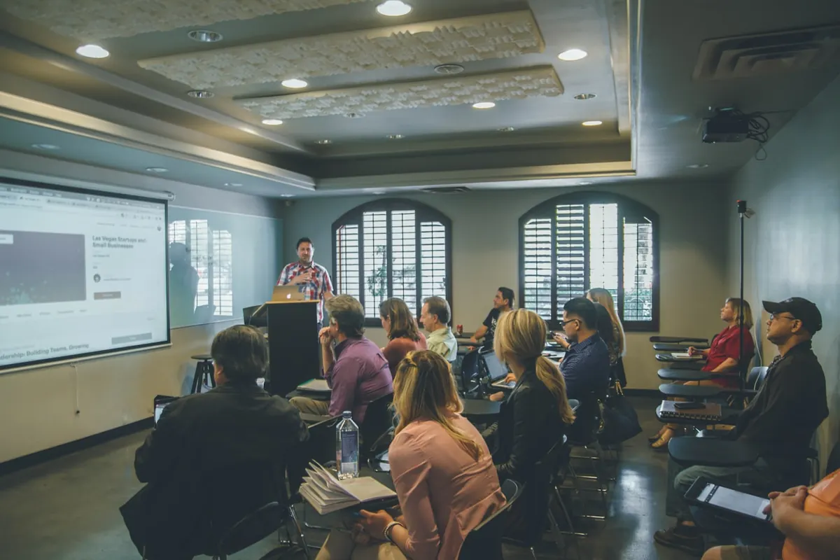 Salle de formation avec projection, formation numérique à Montpellier